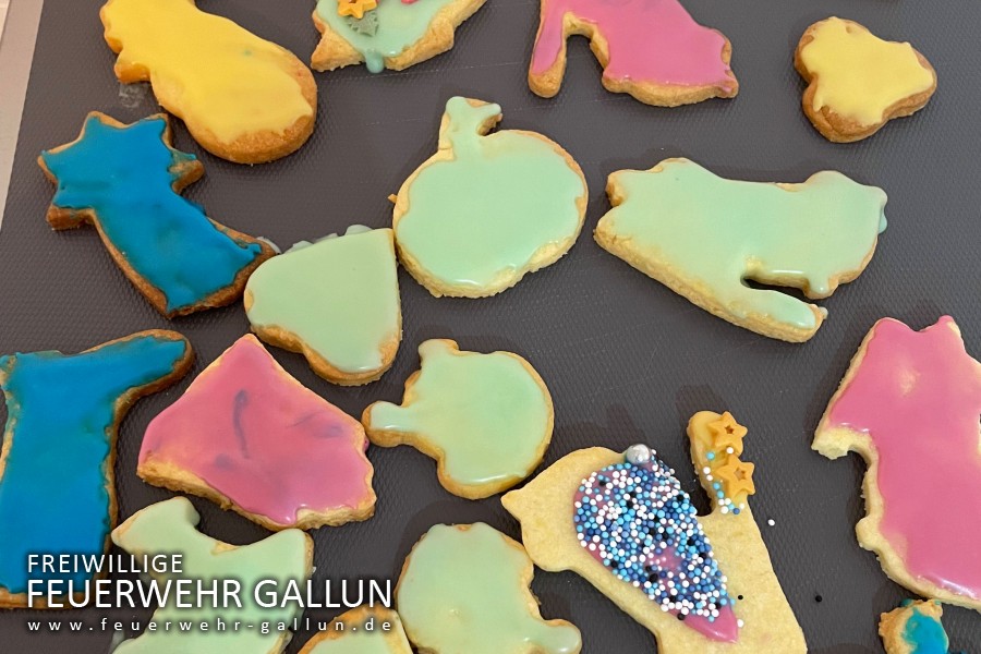 Plätzchen backen mit der Kinder- und Jugendfeuerwehr